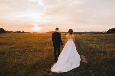 Akşamları düğün çifti