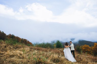 mutlu bir yeni evli çift  