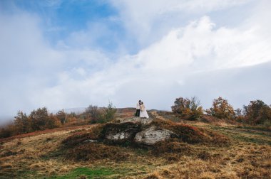mutlu bir yeni evli çift 