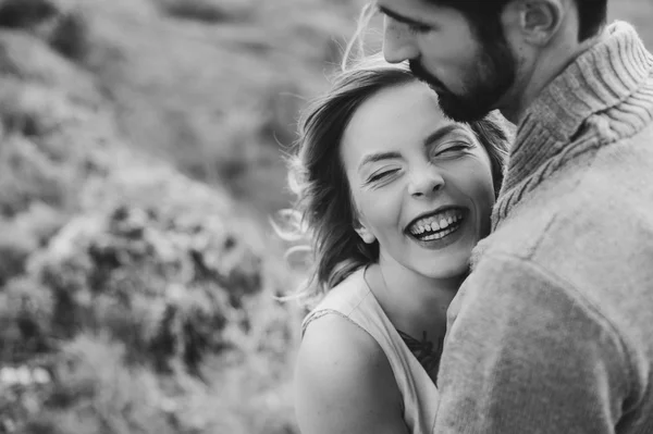 Casal jovem apaixonado — Fotografia de Stock