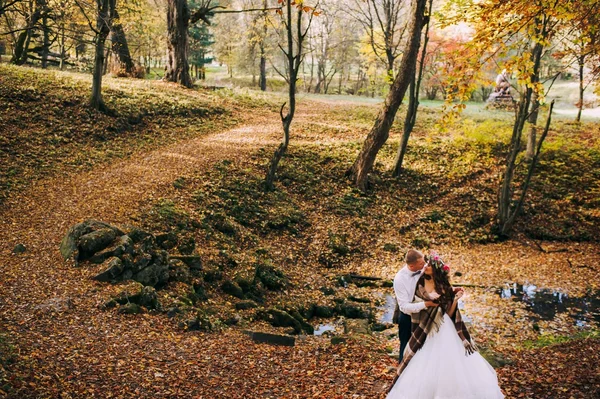 Wedding shot of bride and groom — Stock Photo, Image