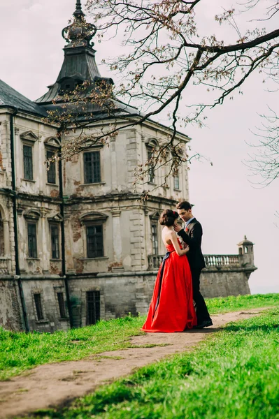 Storia d'amore sul backgroud castello — Foto Stock