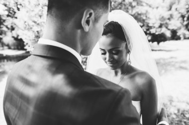 düğün gününde mutlu çift. 