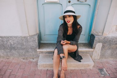 genç güzel kız şapka ile  