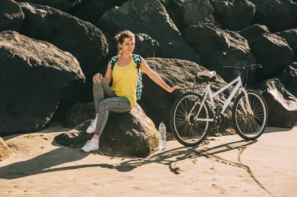 Esportes menina ciclista — Fotografia de Stock