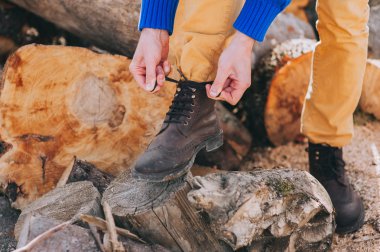 Ayakkabı bağlama turizm