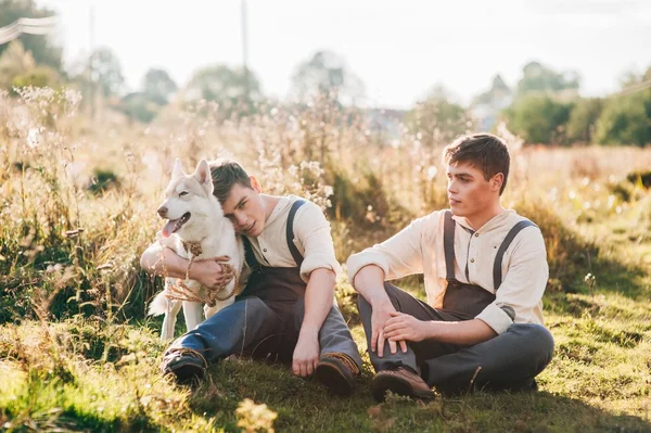 Twins take a walk with the dog — Stock Photo, Image