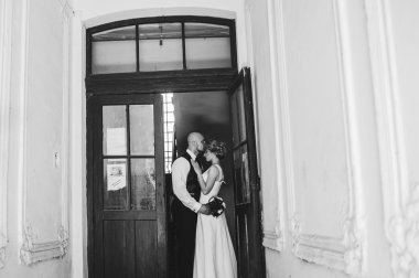 Gelin ve damat bir rahat evde