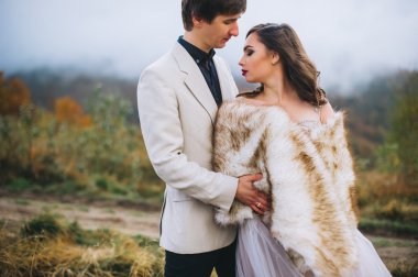 mutlu bir yeni evli çift