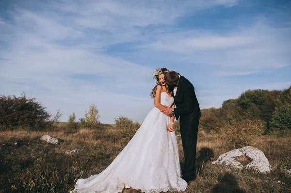 Feliz pareja recién casada — Foto de Stock