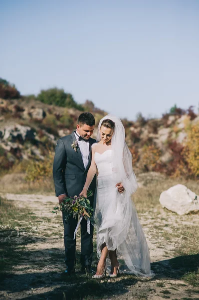 Jovem casal de casamento — Fotografia de Stock