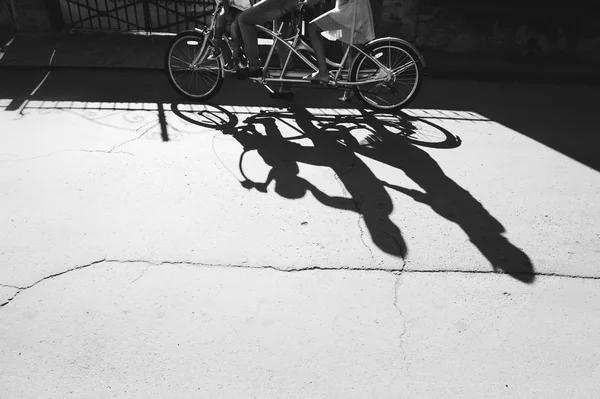 Tour in bici doppia famiglia — Foto Stock