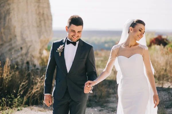 Jovem casal de casamento — Fotografia de Stock