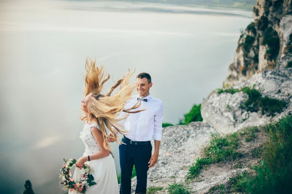 Hermosa pareja joven — Foto de Stock