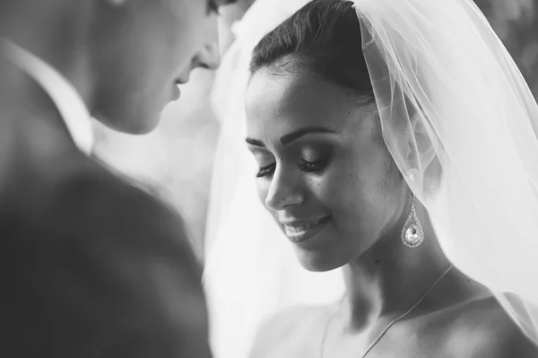 Casal feliz no dia do casamento . — Fotografia de Stock