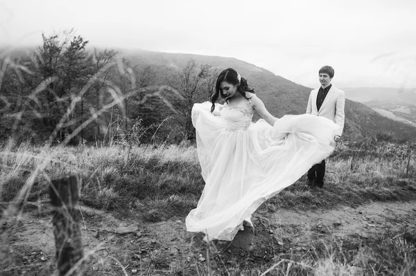 Happy newly married couple — Stock Photo, Image