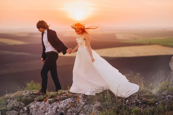 Casal de casamento à noite — Fotografia de Stock