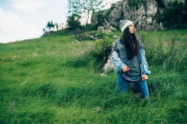  Kız hippi modeli pozlar  