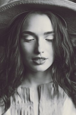 şapkalı güzel kız