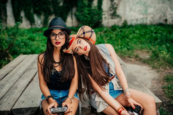 Mädchen im Park fotografiert — Stockfoto