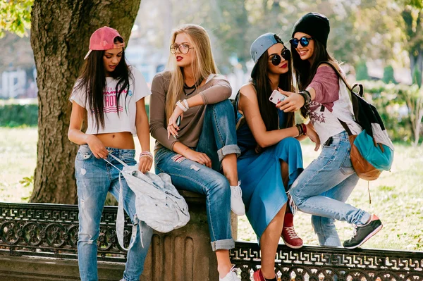 Quatro meninas bonitas — Fotografia de Stock