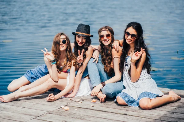 Quatro meninas bonitas — Fotografia de Stock