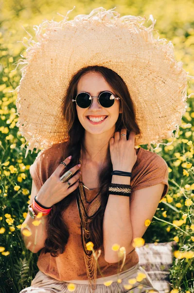 Mulher bonita jovem — Fotografia de Stock