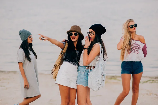 Beautiful girls on the beach — Stock Photo, Image