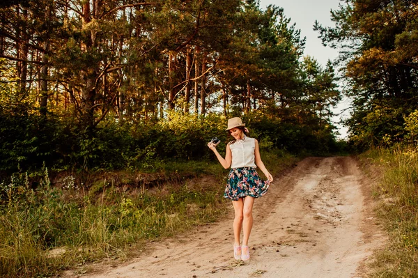 Girl with with old retro camera — Stock Photo, Image