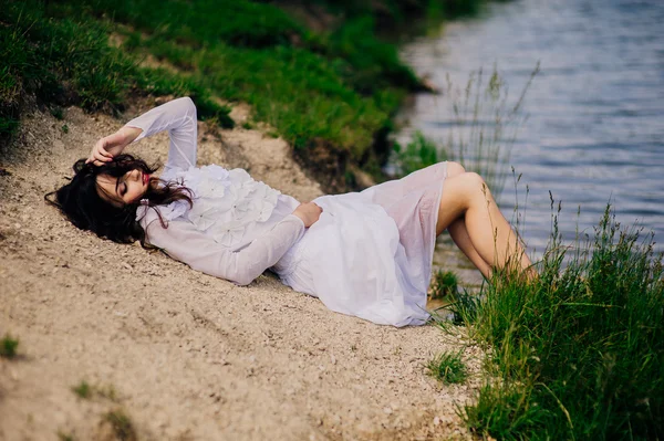 Girl in white dress — Stock Photo, Image