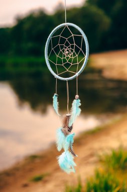 Bir el Dreamcatcher yapımı