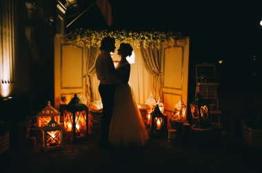 mumlarla düğün töreni 