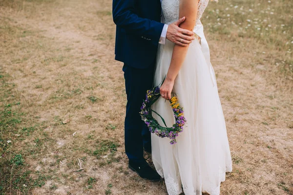 Pareja amorosa tomados de la mano —  Fotos de Stock