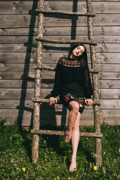 Mulher vestindo roupas ucranianas nacionais — Fotografia de Stock