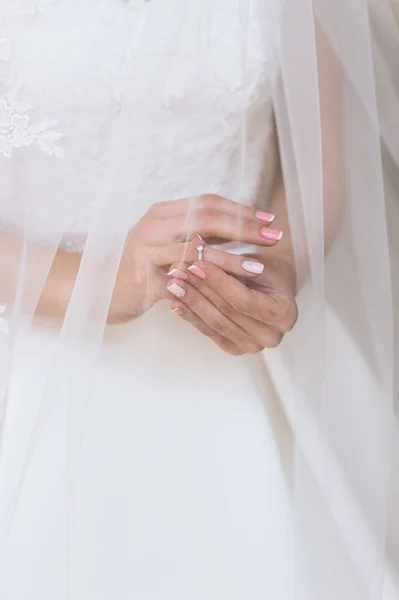 Vestido de noiva, anéis de casamento — Fotografia de Stock