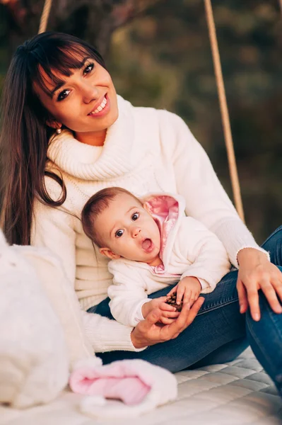 母親と赤ちゃんの娘 — ストック写真