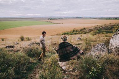 dağlarda yürümek çift