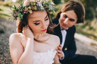 Güzel genç yeni evliler