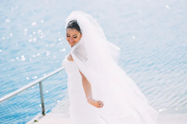 Bride posing on the pier — Stock Photo, Image