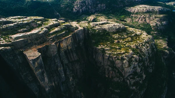 在峡湾 Lysefjord 悬崖 Preikestolen — 图库照片