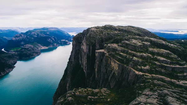Uitzicht op Noorse Trolltunga — Stockfoto