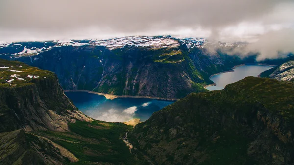 Uitzicht op Noorse Trolltunga — Stockfoto