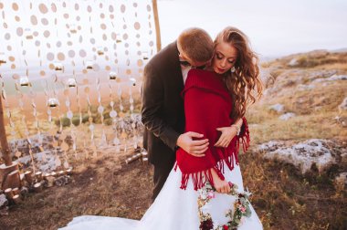 Dağlarda güzel yeni evliler