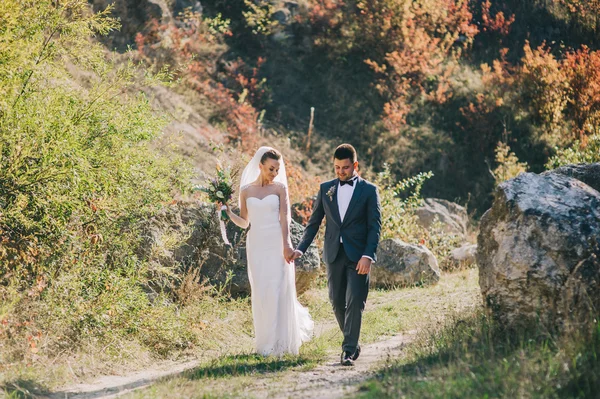 Jovem casal de casamento — Fotografia de Stock