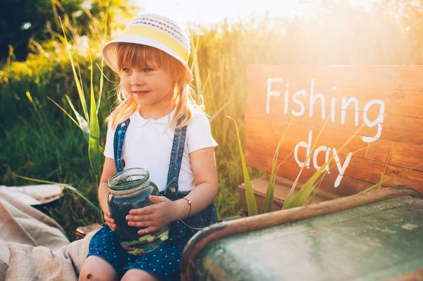 Little girl in hat — Stock Photo, Image