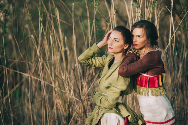 Mooie jonge vrouwen — Stockfoto