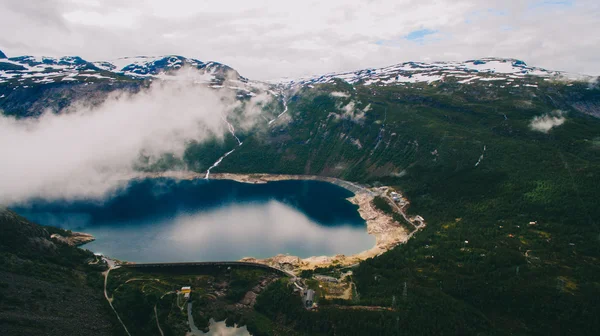 Sommer Blick auf norwegischen Touristenort — Stockfoto