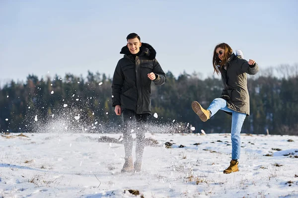 Happy couple hugging and laughing outdoors in winter — Stock Photo, Image