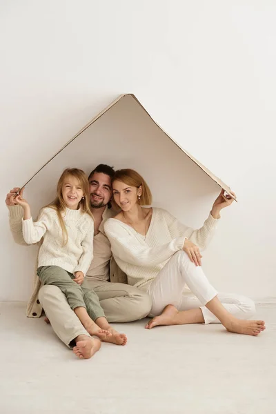 Glückliche Familie Die Zusammen Ruht — Stockfoto