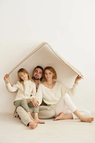 Glückliche Familie Die Zusammen Ruht — Stockfoto